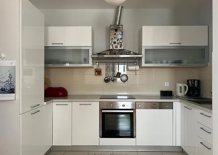 Lucija - Cozy Flat In The Center With A Sea View & Parking Apartment Makarska