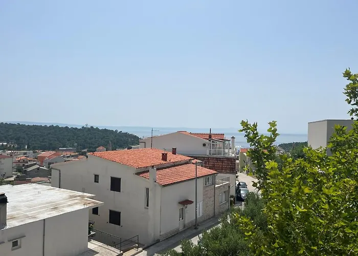 Lucija - Cozy Flat In The Center With A Sea View & Parking Makarska