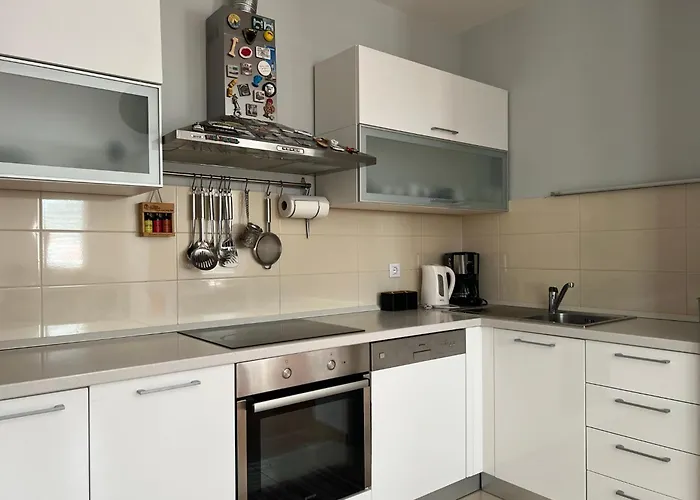 Apartment Lucija - Cozy Flat In The Center With A Sea View & Parking