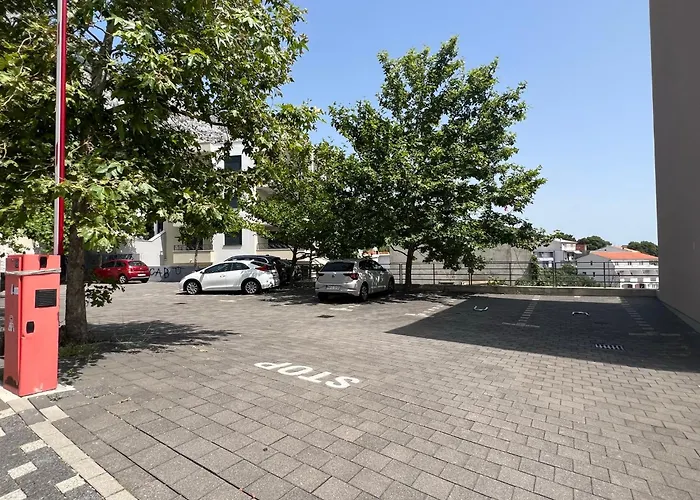 Lucija - Cozy Flat In The Center With A Sea View & Parking Makarska