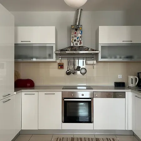 Lucija - Cozy Flat In The Center With A Sea View & Parking Lägenhet Makarska