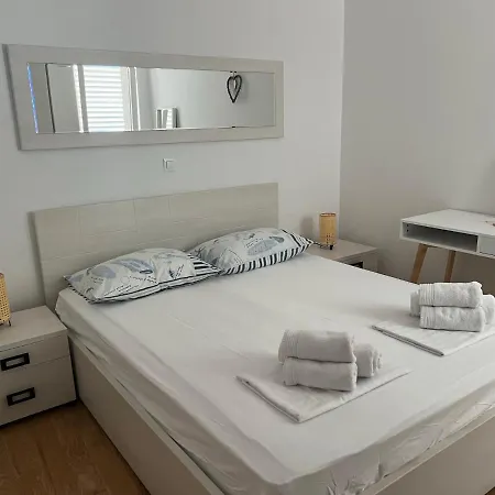 Lägenhet Lucija - Cozy Flat In The Center With A Sea View & Parking Makarska