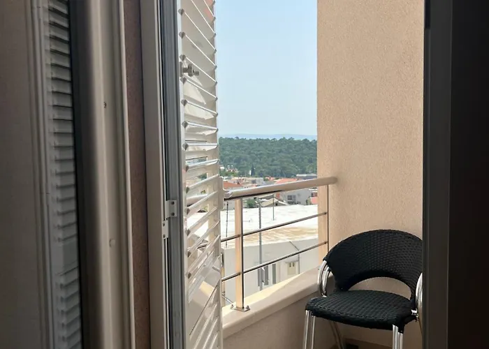 Apartment Lucija - Cozy Flat In The Center With A Sea View & Parking