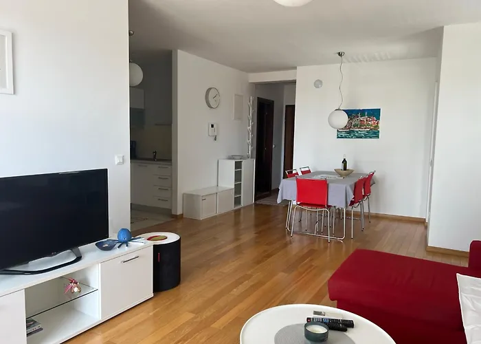 Lucija - Cozy Flat In The Center With A Sea View & Parking Apartment Makarska